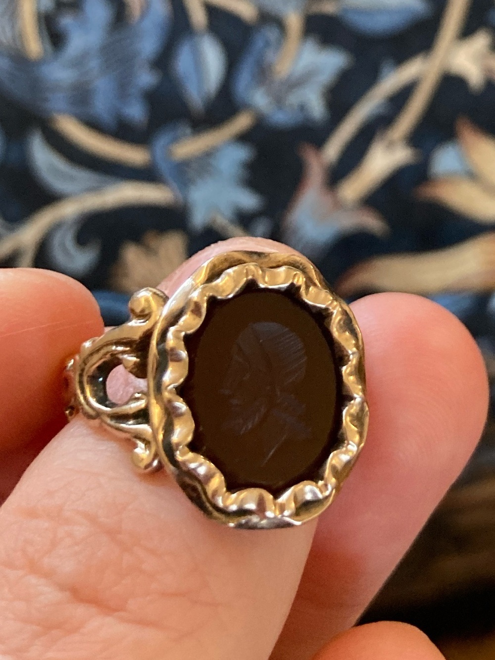 Antique Victorian? Carved Carnelian Intaglio Engraved Gold Ring
